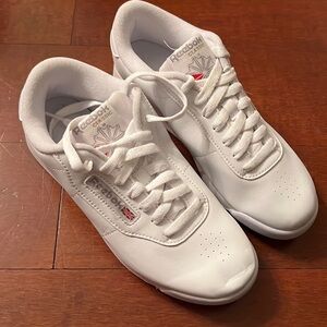 Reebok classic white sneakers size 7